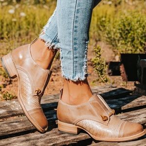 Freebird “Mabel” size 9 .In excellent shape -worn twice. Lots of compliments .